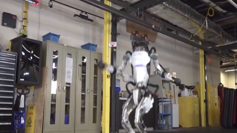 Απίστευτο ρομπότ με τρομερή ευκινησία κάνει ρυθμική γυμναστική και... παρκούρ (vid)