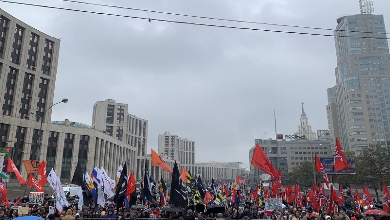 Μόσχα: Χιλιάδες διαδηλωτές απαίτησαν την απελευθέρωση των διαδηλωτών που έχουν συλληφθεί (pics)