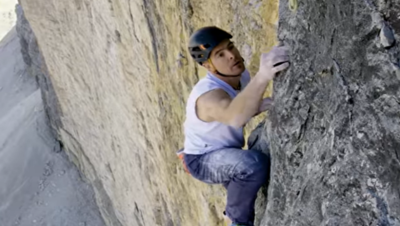 Ορειβάτης ανέβηκε 549 μέτρα σε χρόνο ρεκόρ χωρίς σχοινί ασφαλείας (vid)