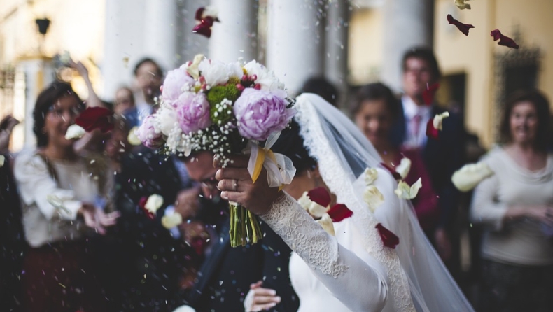 Το γαμήλιο γλέντι στη Ρόδο που εξελίχθηκε σε... ροντέο: Ξυλοκοπήθηκαν μέχρι και αστυνομικοί