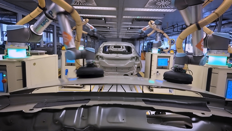 Ρομπότ και μηχανικοί συναρμολογούν το Ford Fiesta (vid)