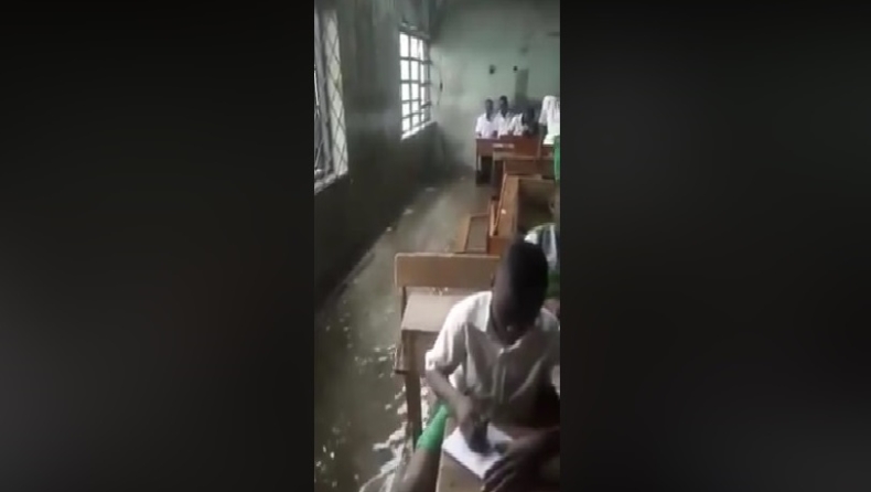 Αδιανόητο: Μαθητές κάνουν μάθημα ενώ βρέχει καταρρακτωδώς μέσα στην αίθουσα, που έχει πλημμυρίσει (vid)