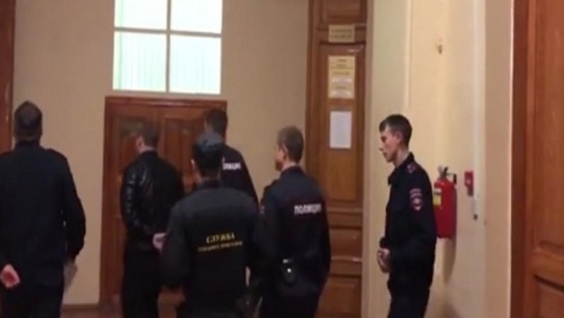 Φρίκη: Ρώσοι αστυνομικοί βασάνισαν ύποπτο, καίγοντας με σίδερο τους γλουτούς του (pics & vid)