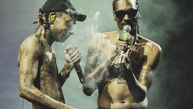 O Snoop Dogg έχει προσλάβει έναν τύπο για να του στρίβει τσιγάρα με μισθό 50.000 δολάρια (vid)