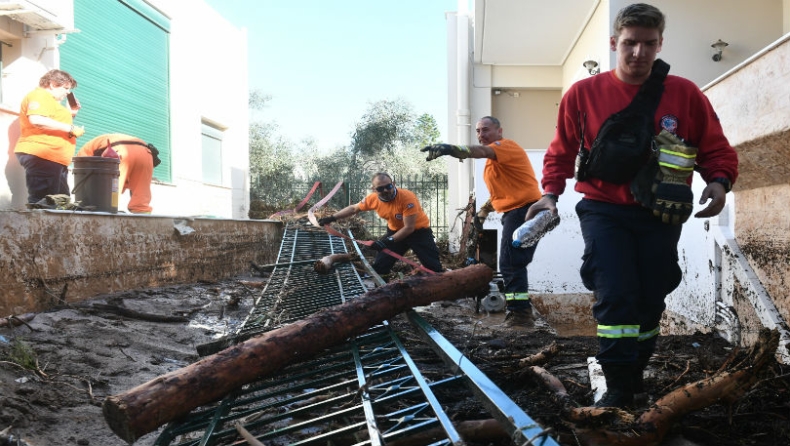 Εικόνες καταστροφής στην Κινέτα: «Από θαύμα δεν έχουμε νεκρούς», λένε οι κάτοικοι (pics & vid)