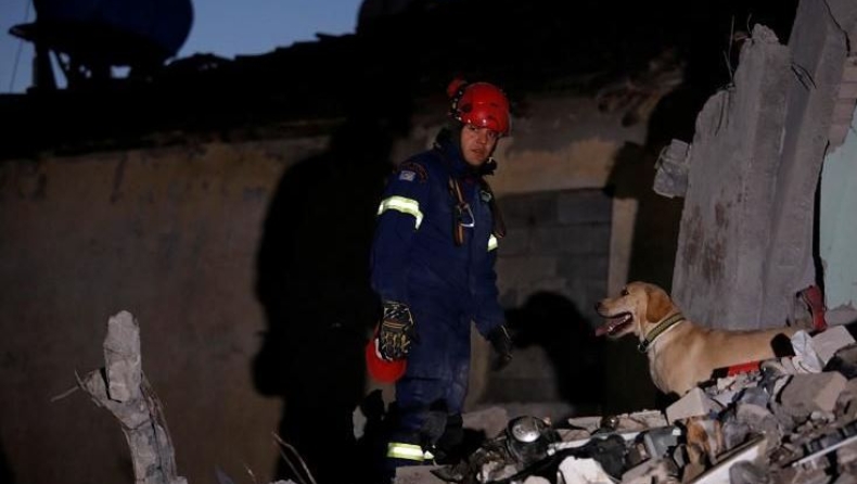 Ημέρα πένθους στην Αλβανία: Τουλάχιστον 24 οι νεκροί από τον σεισμό (vids)
