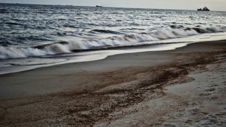 Η πετρελαιοκηλίδα που έχει μολύνει τις ακτές της Βραζιλίας έφτασε στο Ρίο