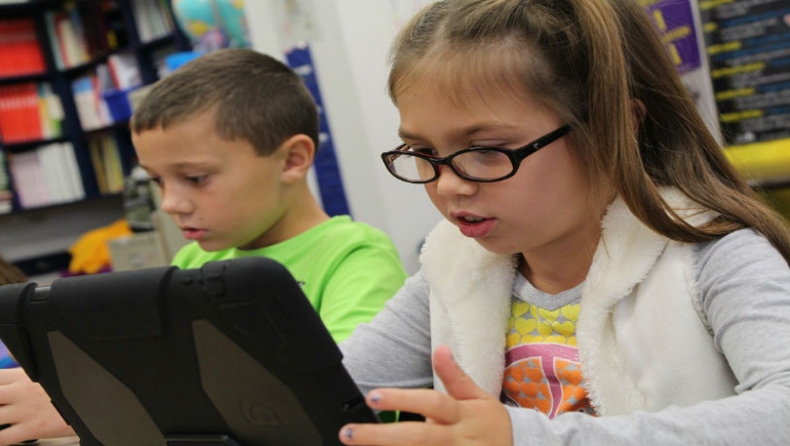 Η χρήση ηλεκτρονικών μέσων που διαθέτουν οθόνη συνδέεται με δομικές αλλαγές στον εγκέφαλο παιδιών