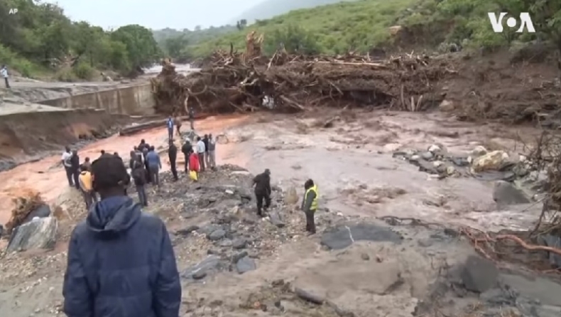 Κένυα: Τουλάχιστον 36 νεκροί από τις κατολισθήσεις που προκάλεσαν οι ισχυρές βροχοπτώσεις (vid)