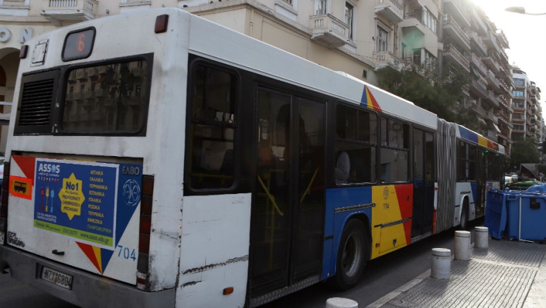 Οδηγός του ΟΑΣΘ με 40 επιβάτες παράτησε το λεωφορείο στην μέση του δρόμου (pic)