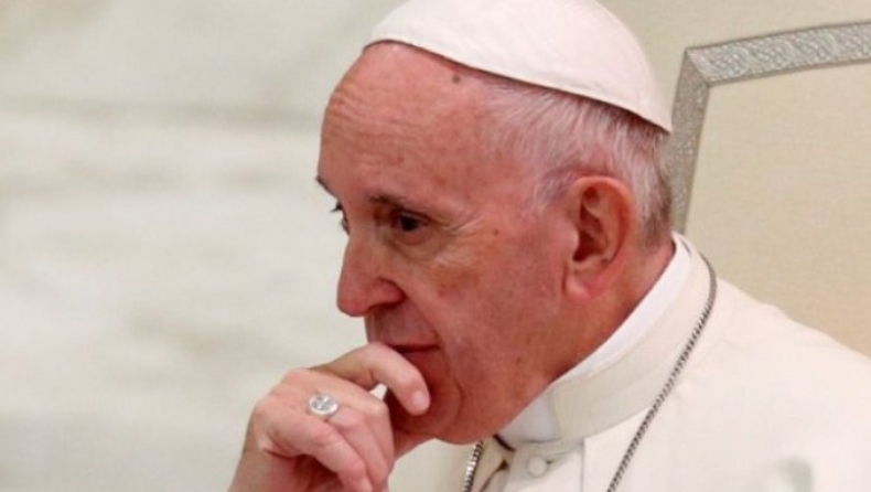 Ο πάπας καταγγέλλει ότι αναβιώνει το μίσος κατά των Εβραίων και των γκέι με «ομιλίες που θυμίζουν αυτές του Χίτλερ»