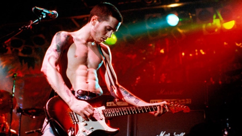 O τεράστιος Τζον Φρουσιάντε επιστρέφει στους Red Hot Chili Peppers! (pic & vids)