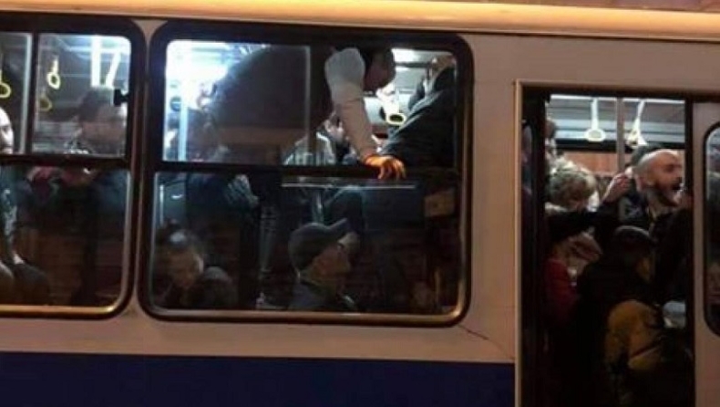 Εικόνα ντροπής σε λεωφορείο του ΟΑΣΘ με επιβάτες να... πετούν στον αέρα! (pic)