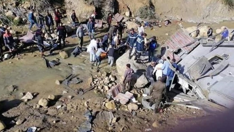Τραγωδία στην Τυνησία: 24 νεκροί από πτώση λεωφορείου σε χαράδρα (vids)