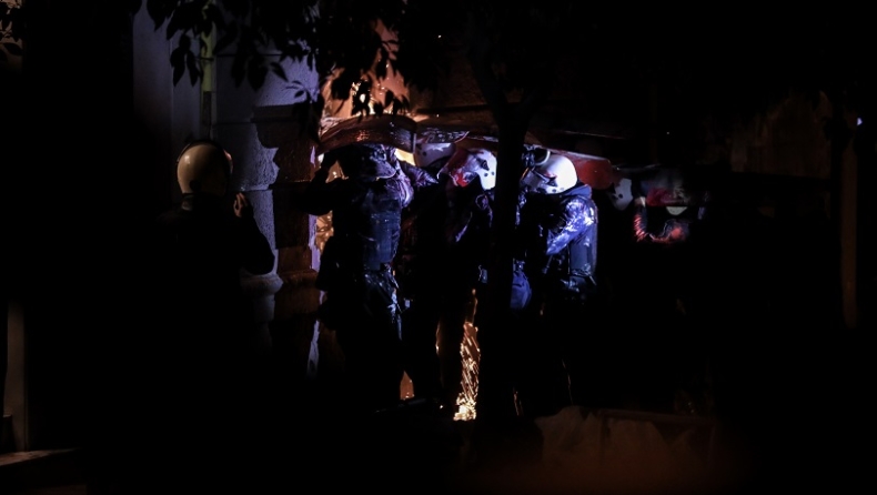 Επιχείρηση της αστυνομίας στο Κουκάκι: Εκκενώθηκαν τα κτίρια της Ματρόζου και της Παναιτωλίου (pics & vid)