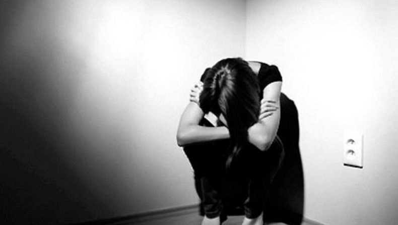 Σοκ στην Ηλιούπολη: 50χρονος προσπάθησε να ασελγήσει σε 13χρονη ΑμεΑ, ενώ σε διπλανό δωμάτιο ήταν η γυναίκα του