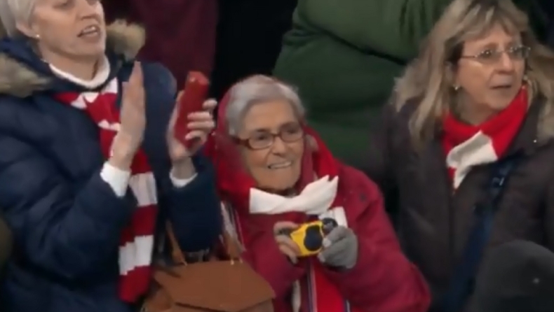 Άρσεναλ: Γιαγιά - οπαδός με φωτογραφική μηχανή και γύρισμα του φιλμ! (vid)