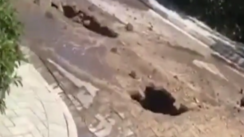 Η στιγμή του σεισμού στην Καραϊβική, άνοιξαν τρύπες στους δρόμους (vids)