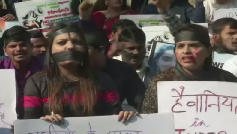 Ινδία: Θανατική ποινή για άνδρες που βίασαν και σκότωσαν φοιτήτρια σε λεωφορείο