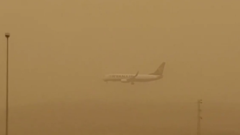 Η στιγμή που αεροπλάνο προσγειώνεται εν μέσω αφρικανικής σκόνης και σχεδόν δεν φαίνεται (vid)