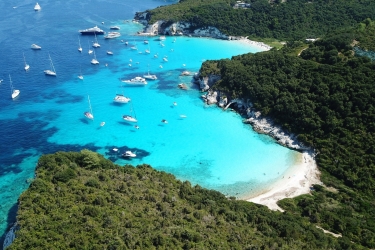Η παραδεισένια ελληνική παραλία που μπήκε στις 5 καλύτερες του κόσμου