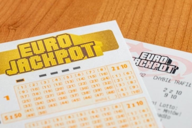 Eurojackpot: Οι αριθμοί που κερδίζουν τα 63 εκατ. ευρώ