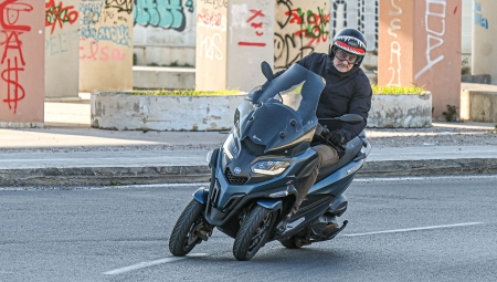Test ride Piaggio MP3 530 Exclusive: Η λιμουζίνα των scooter