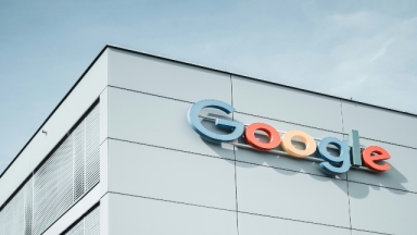 «Η Google μας έχει καταστρέψει τη ζωή»: Έντονη αντιπαράθεση για τις νέες εγκαταστάσεις του κολοσσού στη Βρετανία 