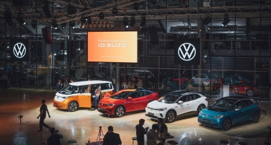 H Volkswagen κάνει πίσω στα ηλεκτρικά και κοιτάζει προς τα υβριδικά οχήματα