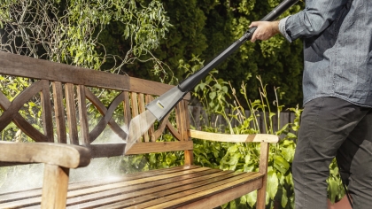 Πώς θα καθαρίσεις τον κήπο ή τη βεράντα σου γρήγορα και αποτελεσματικά