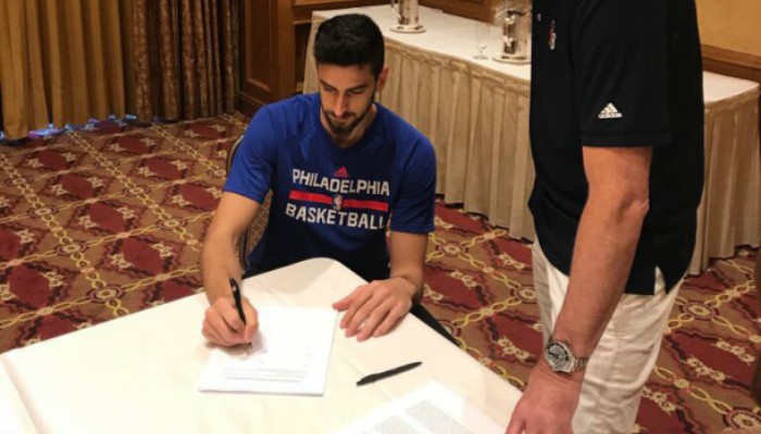 Υπέγραψε το συμβόλαιo με τους 76ers ο Κορκμάζ (pics)