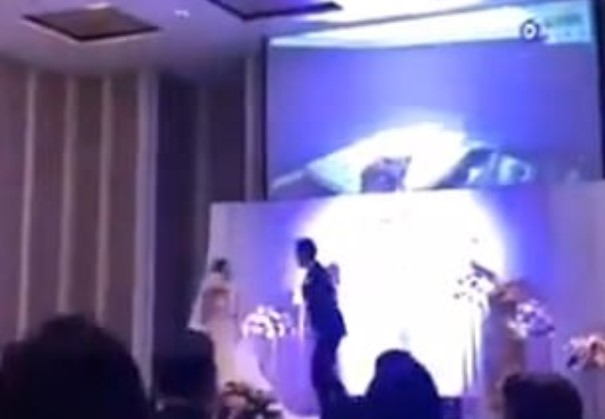 Έπαιξε στο γάμο του video με τη νύφη να τον απατά με τον κουνιάδο της (vid)