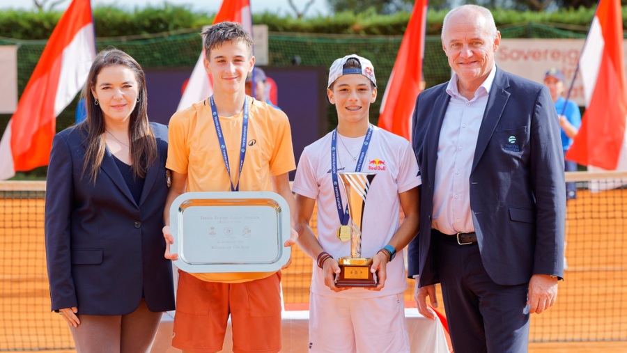 Παγώνης Red Bull