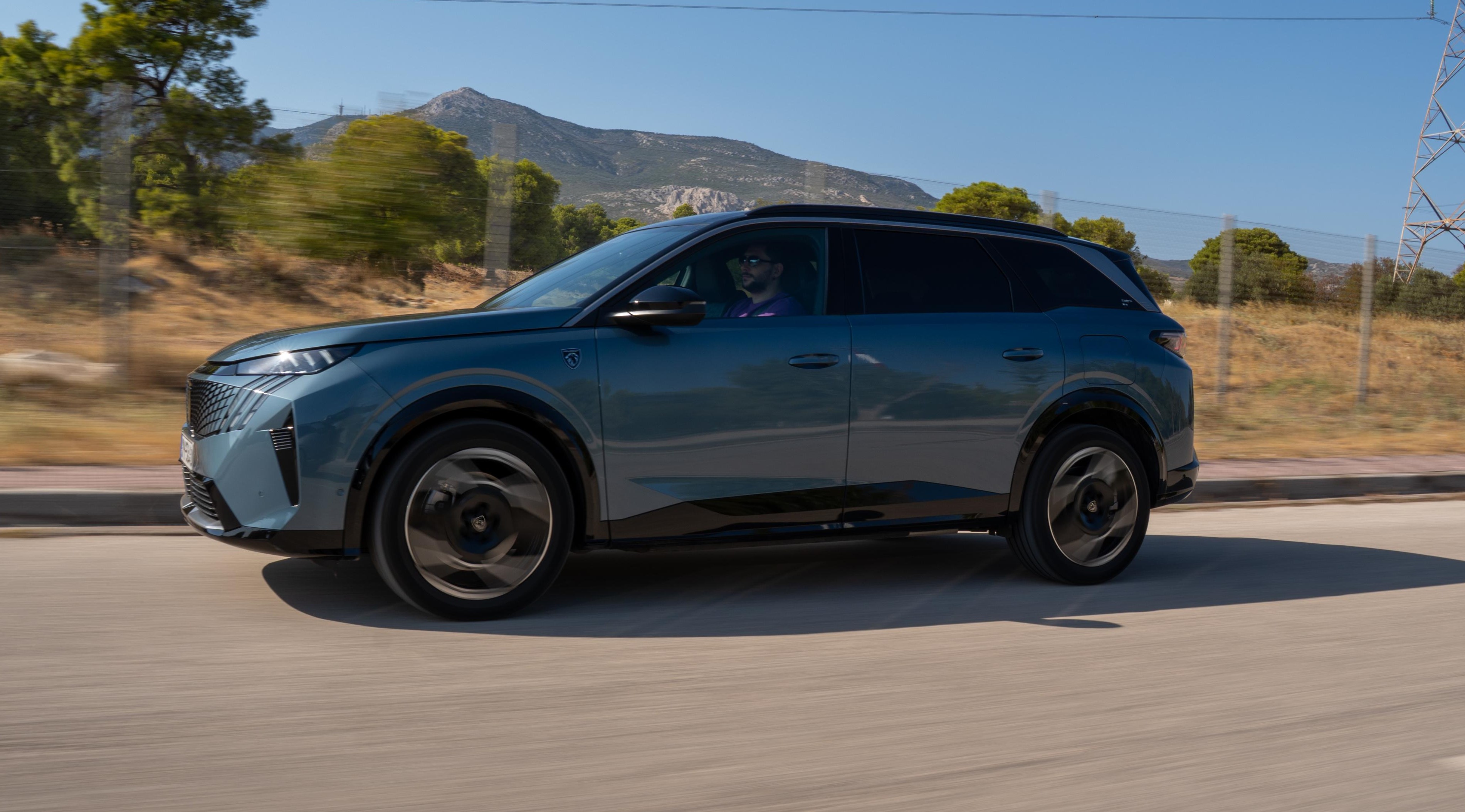 Peugeot E-5008