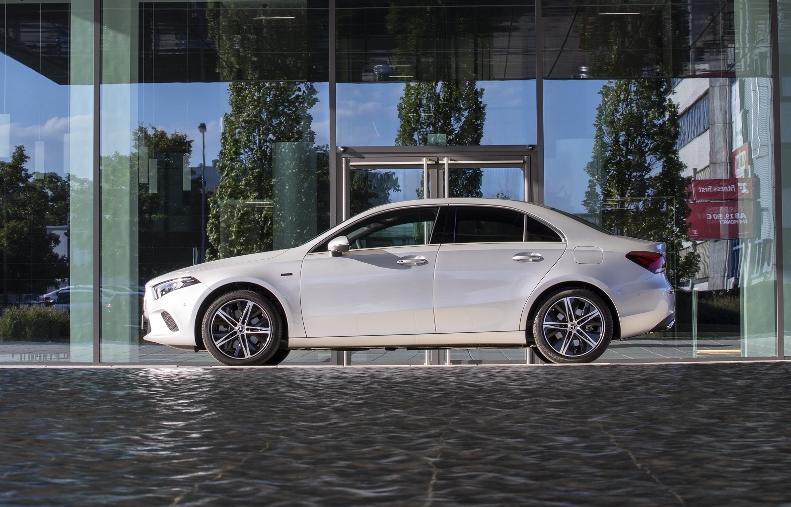 Mercedes - Benz A 250e Sedan