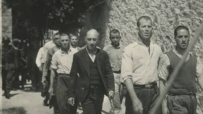 Πρωτομαγιά του 1944 μπροστά στο εκτελεστικό απόσπασμα