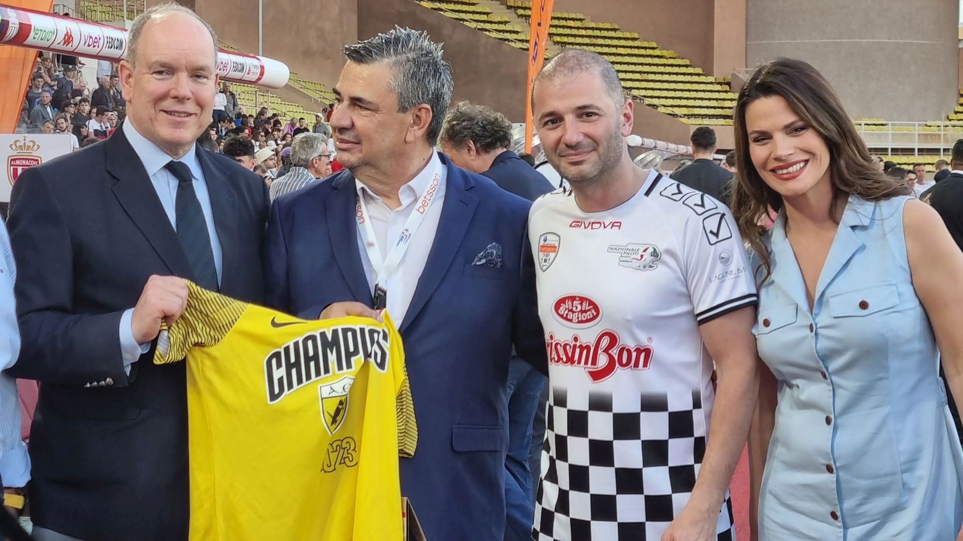 ​Στιγμιότυπο από τον φετινό αγώνα της Nazionale PIloti στο Μονακό [Click and drag to move] ​