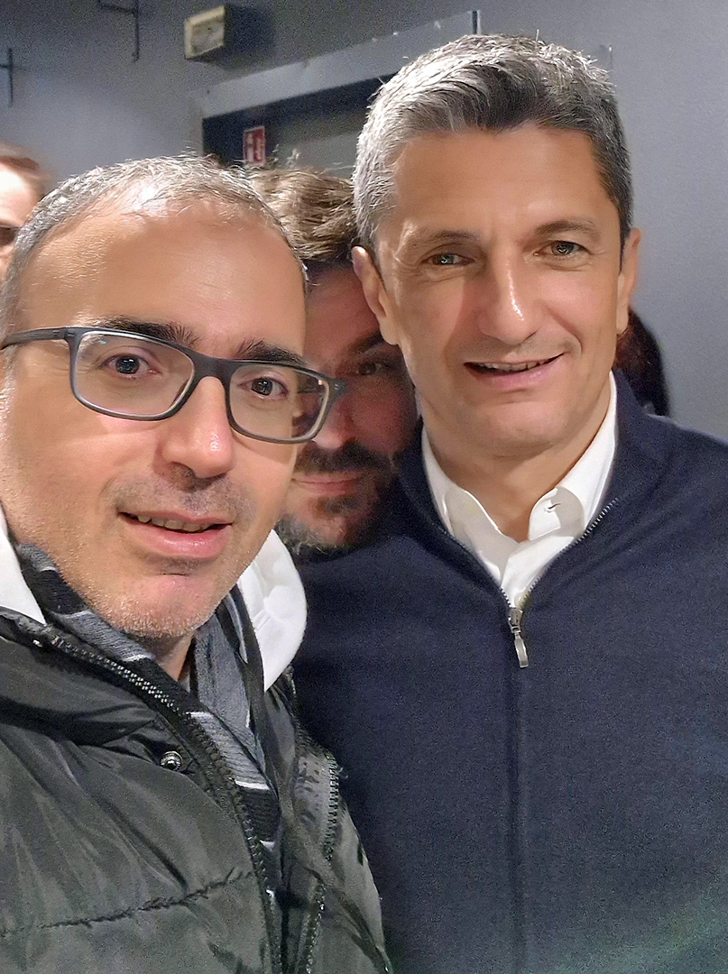 Ο Ραζβάν Λουτσέσκου με τον Σταύρο Σουντουλίδη στα αποδυτήρια του Deutsche Bank Park