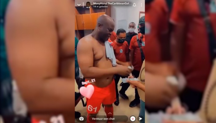 Χρήματα σε αντιπάλους