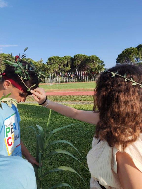 Οι απονομές στους νικητές των αγωνισμάτων πραγματοποιούνται σύμφωνα με το Ολυμπιακό Πρωτόκολλο