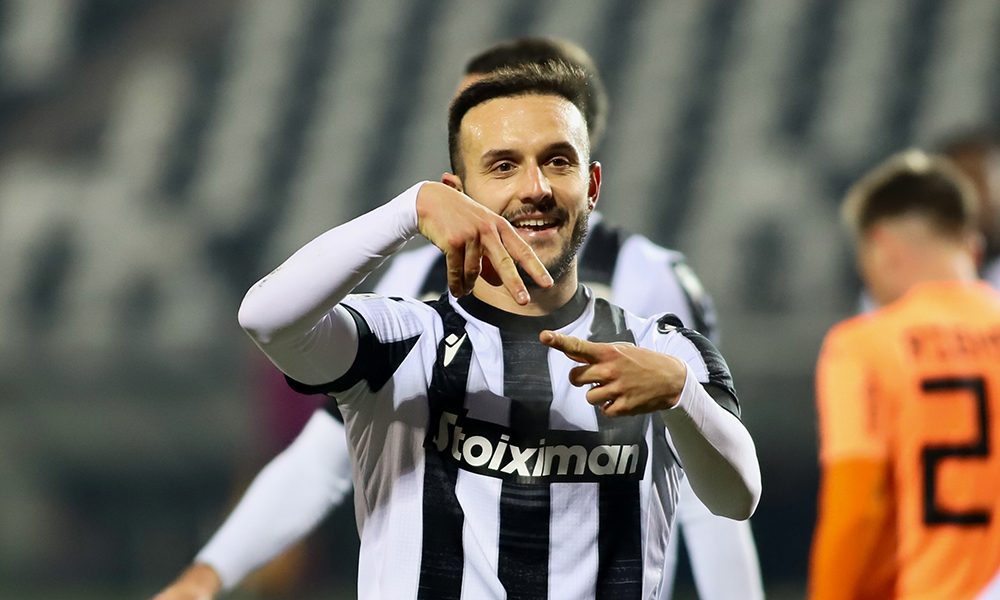 Ο Γιόαν Σάστρε πανηγυρίζει στην Τούμπα