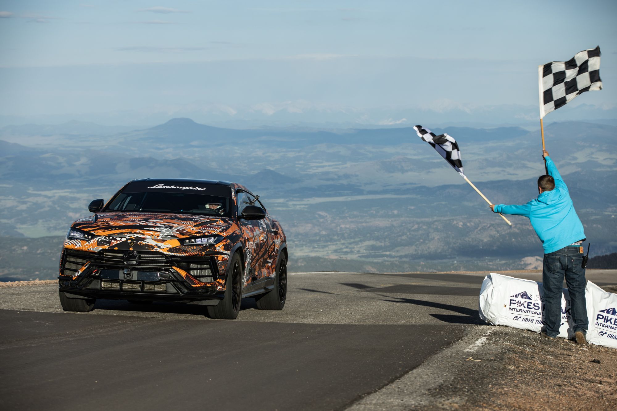 urus pikes peak