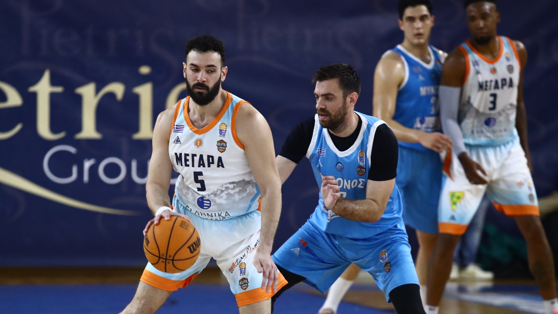 Από αγώνα της Μυκόνου με τη ΝΕΜ 