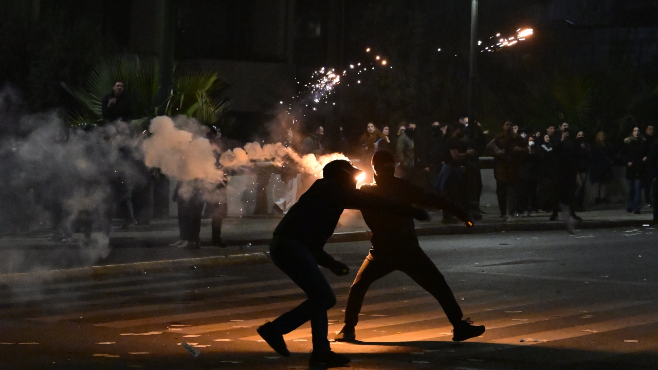 Επεισόδια κατά τη διάρκεια της συγκέντρωσης των Τεμπών