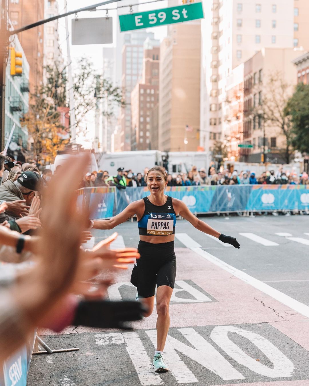Η Alexi Pappas τρέχει στο Μαραθώνιο της Νέας Υόρκης