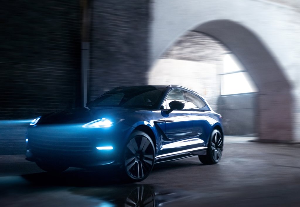 Aston Martin DBX707