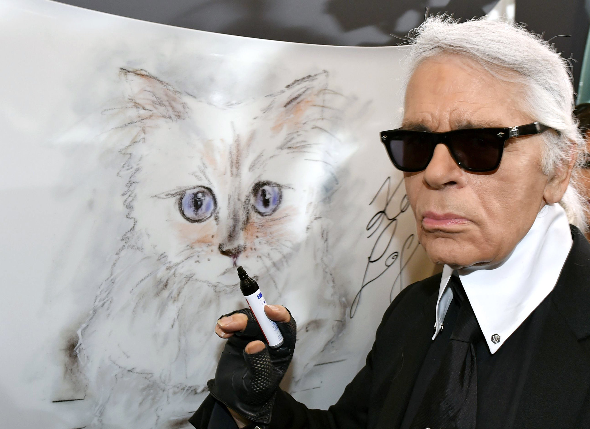 H Choupette σε πίνακα και ο Καρλ