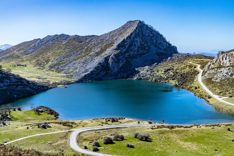 Η λίμνη Covadonga