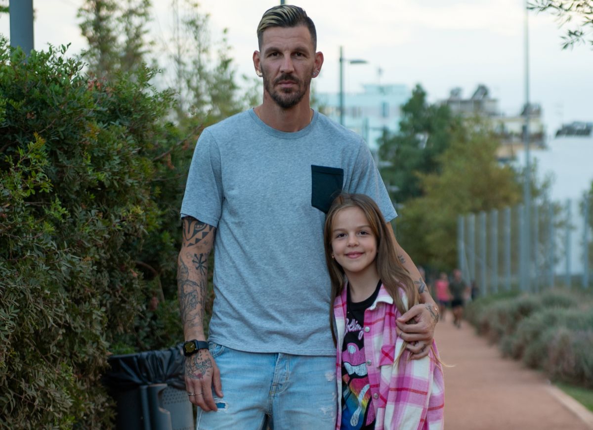 Ο Βαγγέλης Μάντζιος και η κόρη του