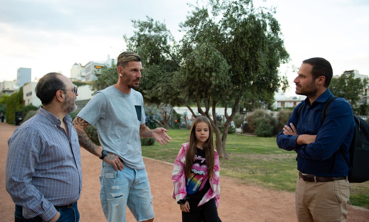 O Βαγγέλης Μάντζιος με τους Γιάννη Σερέτη και Γιάννη Σαπουντζάκη